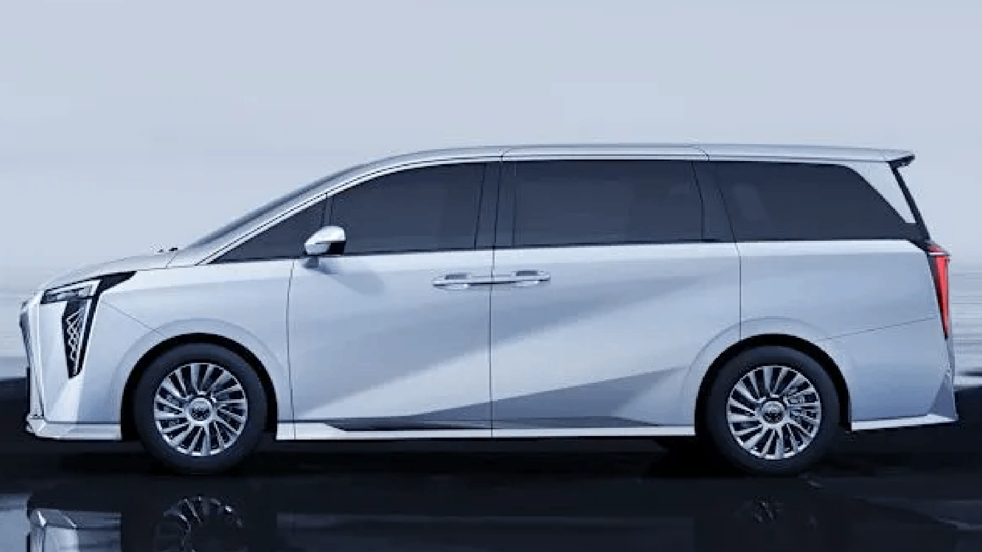 GAC M8 Experience First Class Travel